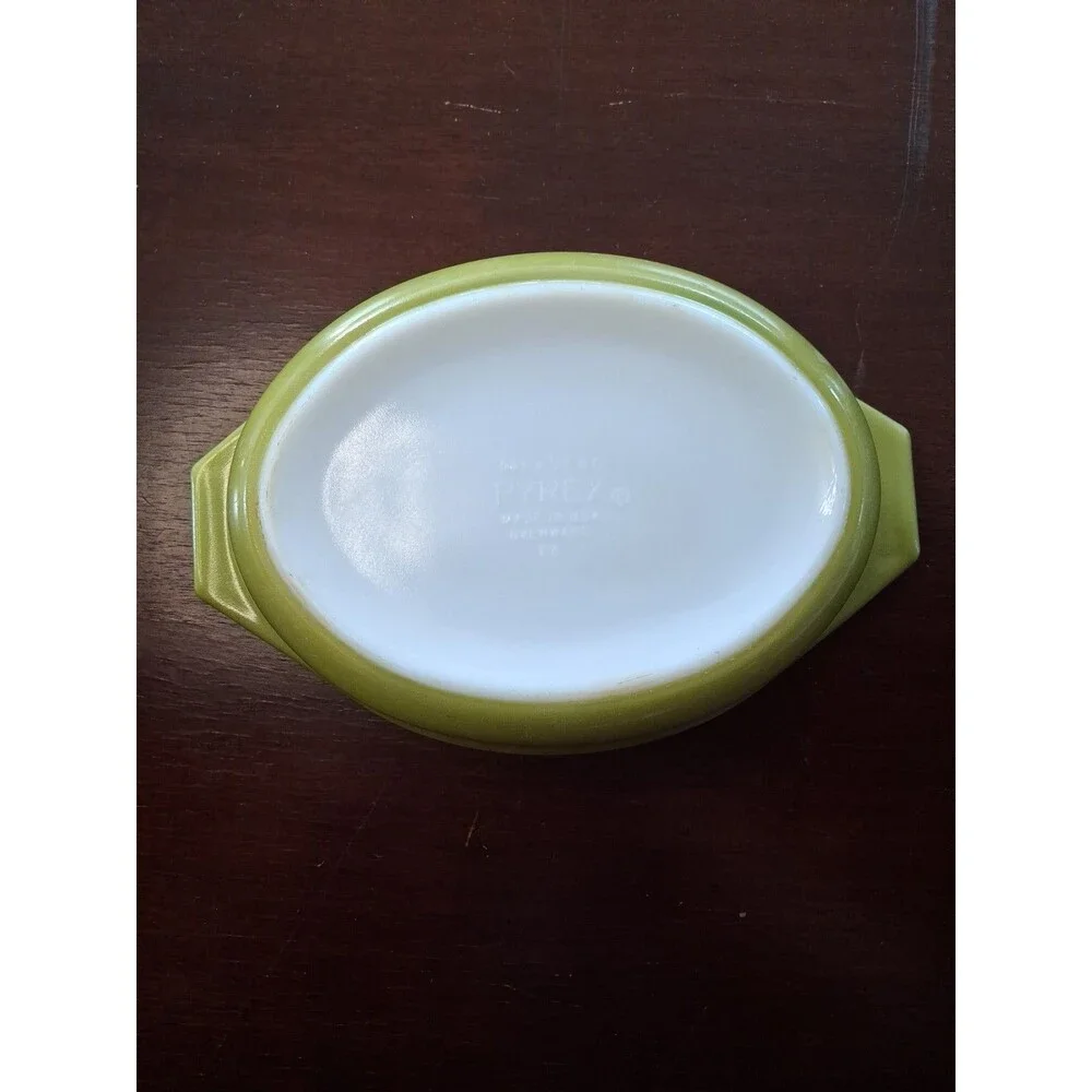 PYREX Oval Casserole  1-1/2 qt Avocado
